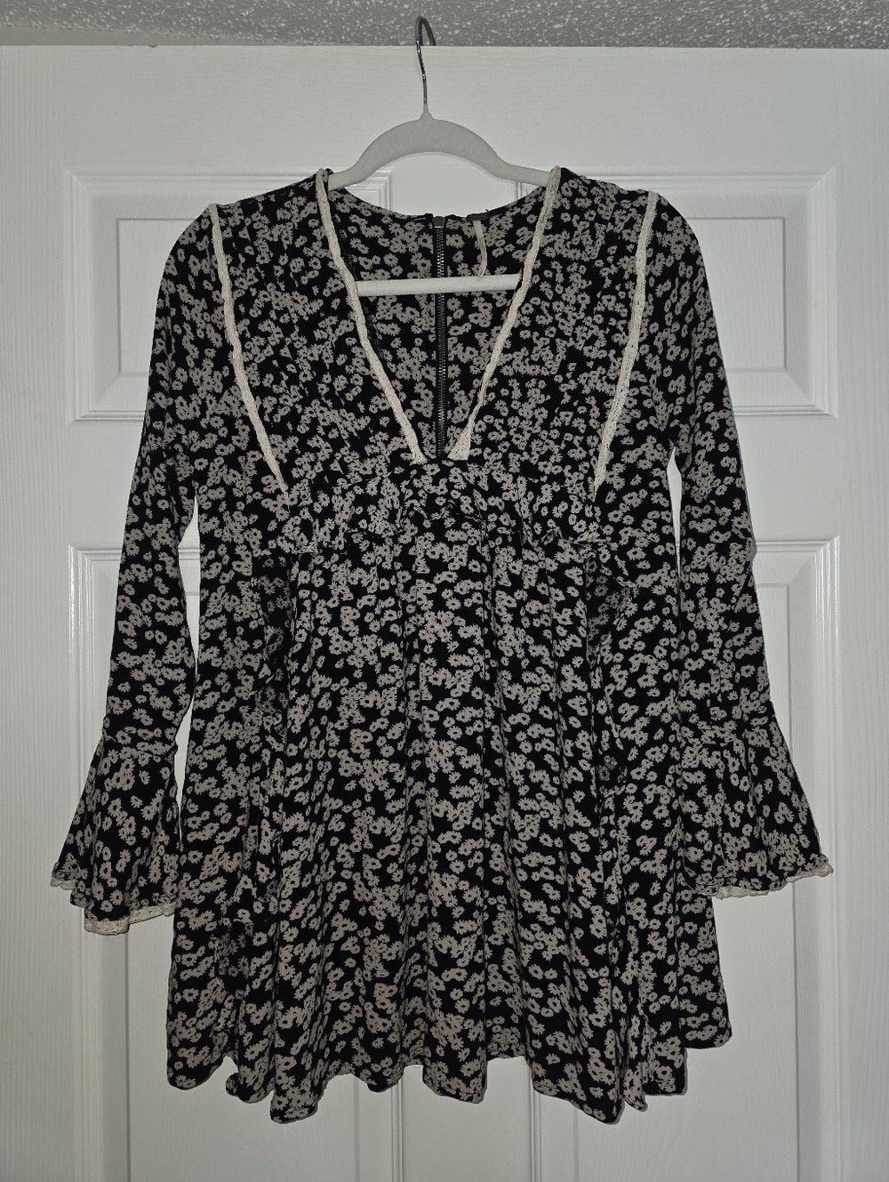 Moving Sale! { Free People Floral Black Mini Dress With Lace Detail Size S